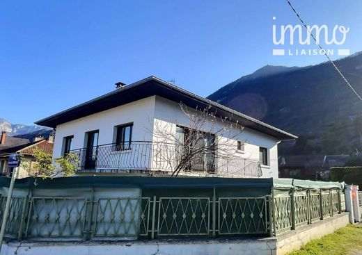 Maison de luxe à Challes-les-Eaux, Savoie