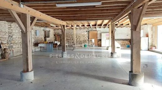 Rural or Farmhouse in Montipouret, Indre