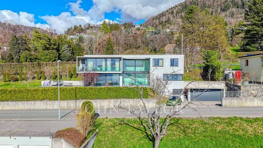 Villa in Brent, Riviera-Pays-d'Enhaut District