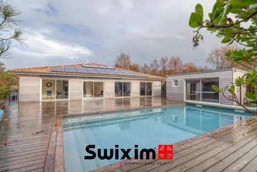 Casa di lusso a Grayan, Gironda