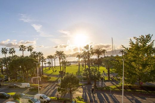 Apartment / Etagenwohnung in Cannes, Alpes-Maritimes