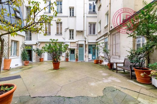 Apartment / Etagenwohnung in Temple, Rambuteau – Francs Bourgeois, Réaumur, Paris