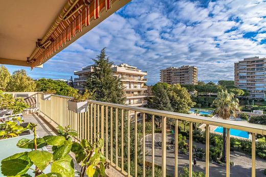 Apartment / Etagenwohnung in Juan-les-Pins, Alpes-Maritimes