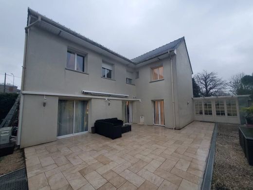 Luxury home in Sainte-Geneviève-des-Bois, Essonne