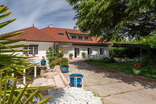 Luxury home in Saint-Pierre-de-Chandieu, Rhône