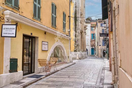 サントロペ, Varのアパートメント