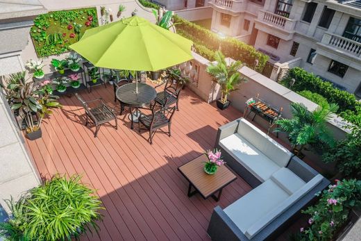 Apartment / Etagenwohnung in Nizza, Alpes-Maritimes