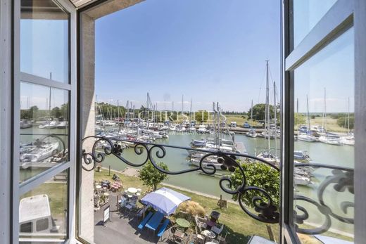 Edificio en Mortagne-sur-Gironde, Charenta Marítima