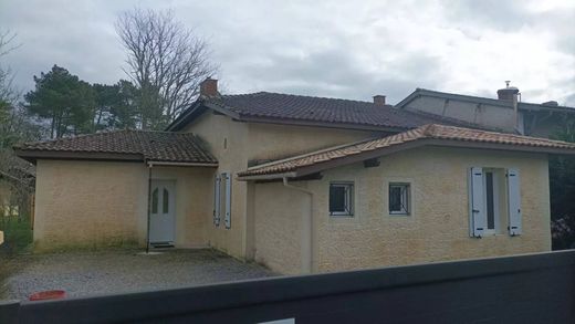 Гостиница на продажу Salles