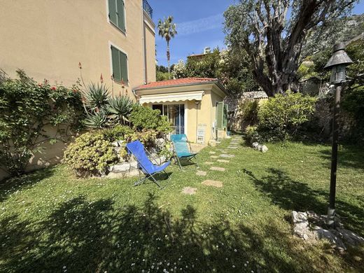 Apartment / Etagenwohnung in Beaulieu-sur-Mer, Alpes-Maritimes
