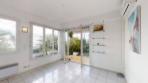 Apartment / Etagenwohnung in Menton, Alpes-Maritimes