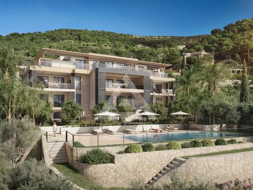 Apartment / Etagenwohnung in Èze, Alpes-Maritimes