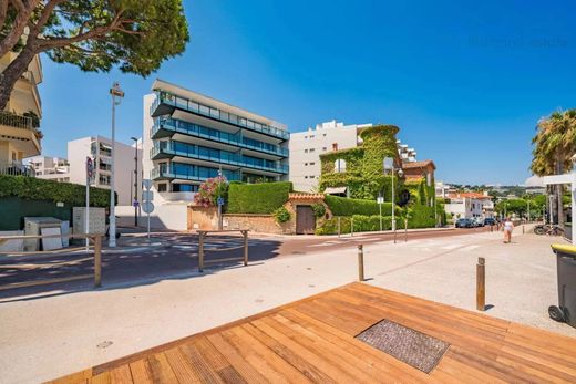 Apartment / Etagenwohnung in Cannes, Alpes-Maritimes