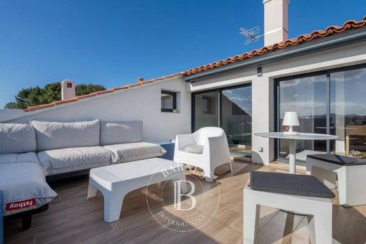 Apartment / Etagenwohnung in Sanary-sur-Mer, Var