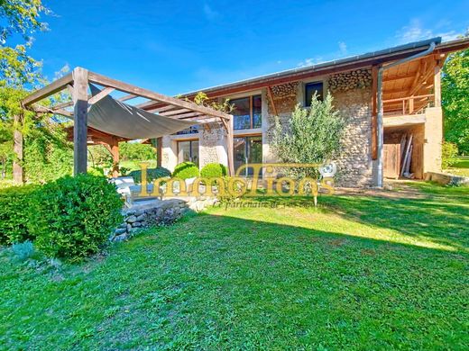 Luxus-Haus in Saint-Hilaire-du-Rosier, Isère