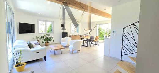 Luxury home in Lescar, Pyrénées-Atlantiques