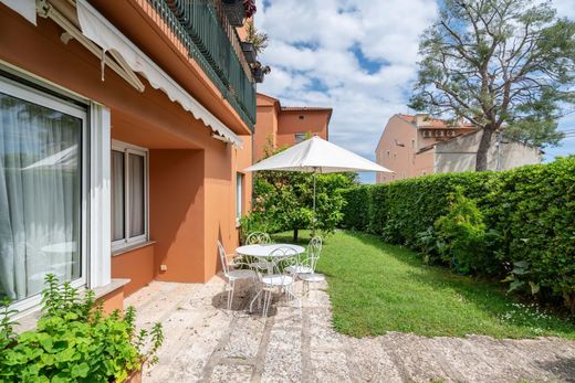 Saint-Jean-Cap-Ferrat, Alpes-Maritimesのアパートメント