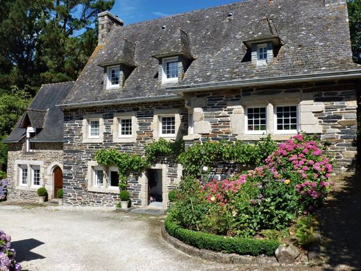 Rural or Farmhouse in Châteauneuf-du-Faou, Finistère