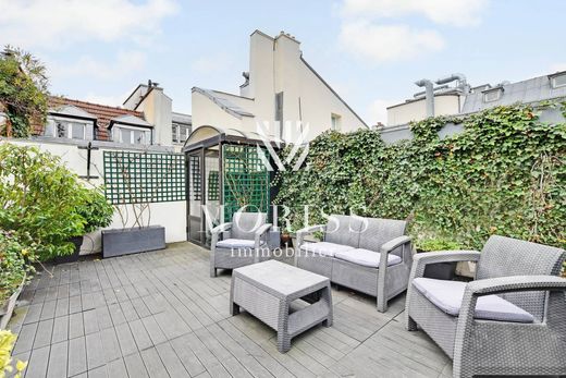 Apartment in Chatelet les Halles, Louvre-Tuileries, Palais Royal, Paris