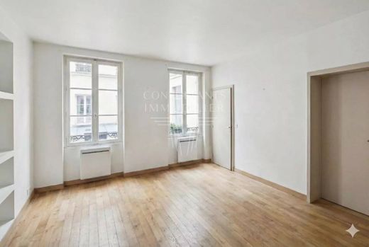 Apartment / Etagenwohnung in Tour Eiffel, Invalides – Ecole Militaire, Saint-Thomas d’Aquin, Paris