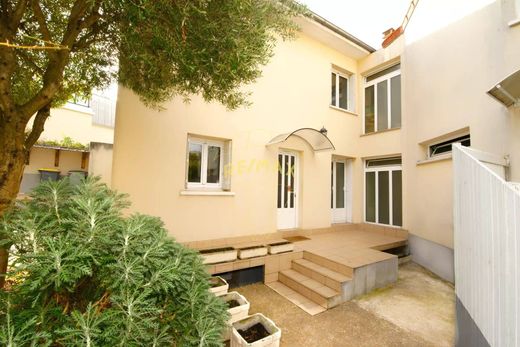 Casa de lujo en Suresnes, Altos de Sena