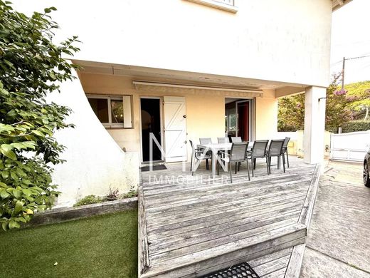 Apartment / Etagenwohnung in Lège-Cap-Ferret, Gironde