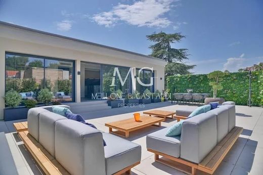 Apartment / Etagenwohnung in Cannes, Alpes-Maritimes