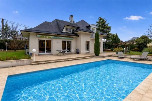 Maison de luxe à Saint-Clair-de-la-Tour, Isère