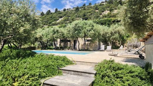 Willa w Saint-Saturnin-lès-Apt, Vaucluse