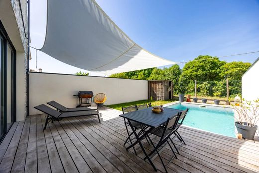 Luxury home in Mérignac, Gironde