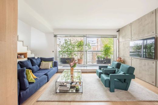 Apartment in Tour Eiffel, Invalides – Ecole Militaire, Saint-Thomas d’Aquin, Paris