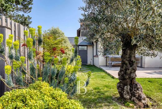 Luxus-Haus in Tourgeville, Calvados