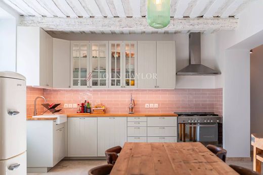 Luxury home in Pernes-les-Fontaines, Vaucluse