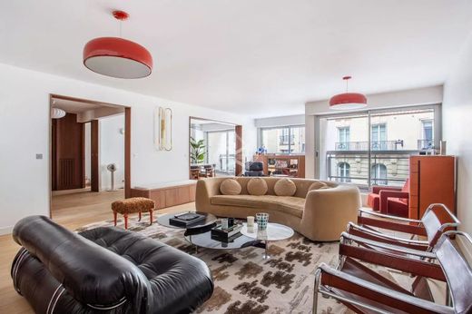 Apartment in Tour Eiffel, Invalides – Ecole Militaire, Saint-Thomas d’Aquin, Paris