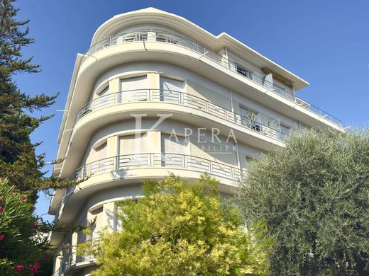 Apartment / Etagenwohnung in Nizza, Alpes-Maritimes