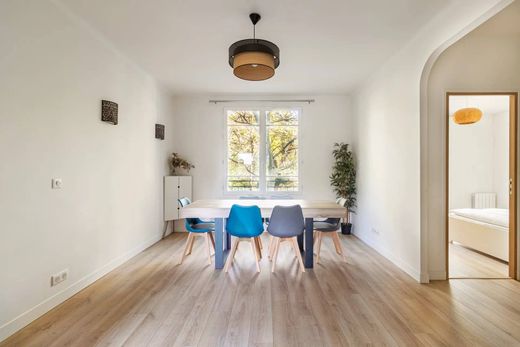 Apartment / Etagenwohnung in Buttes-Chaumont, Villette, Bas Belleville, Paris