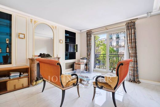 Apartment in Champs-Elysées, Madeleine, Triangle d’or, Paris