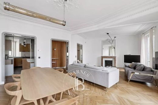 Apartment in Saint-Germain, Odéon, Monnaie, Paris