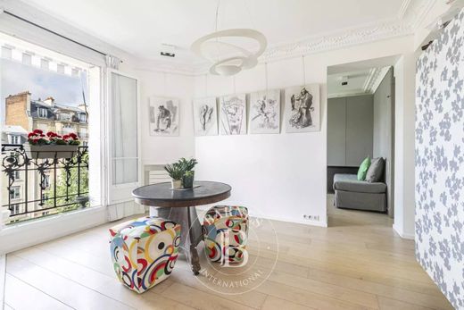Apartment in Motte-Picquet, Commerce, Necker, Paris