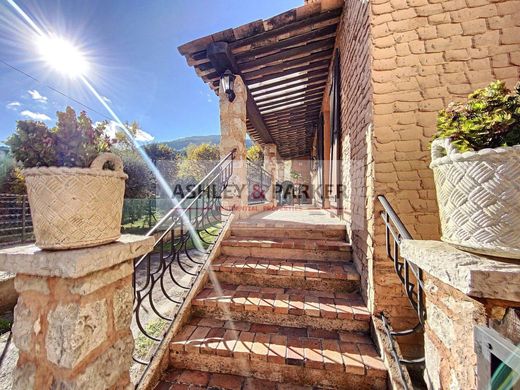 Luxe woning in Contes, Alpes-Maritimes