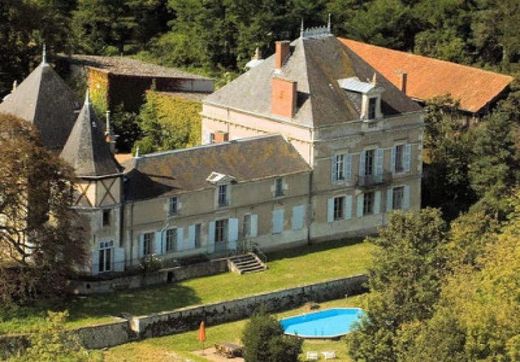 Zamek w Vichy, Allier