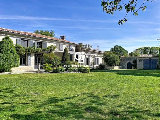 Casa di lusso a Corme-Royal, Charente-Maritime