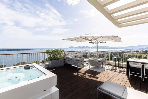 Apartment / Etagenwohnung in Cannes, Alpes-Maritimes