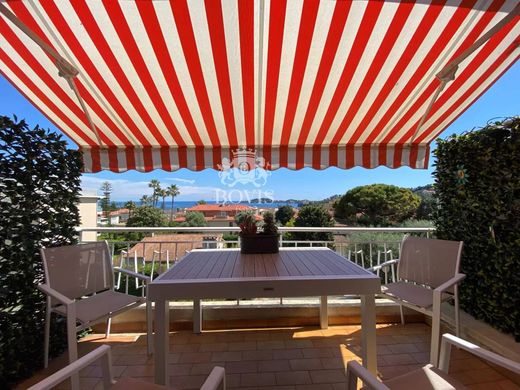Apartment / Etagenwohnung in Beaulieu-sur-Mer, Alpes-Maritimes