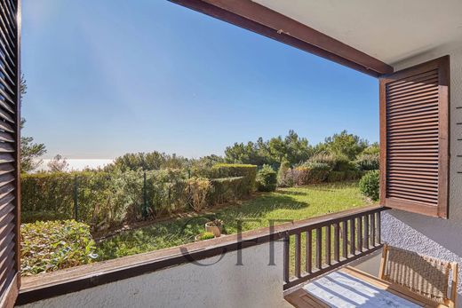 Apartment / Etagenwohnung in Cassis, Bouches-du-Rhône