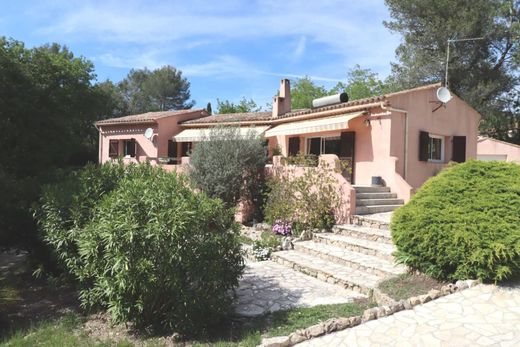 Villa a Bagnols-en-Forêt, Var