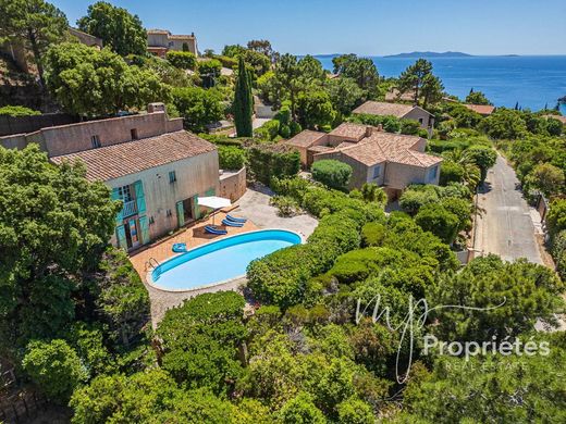 Casa di lusso a Rayol-Canadel-sur-Mer, Var