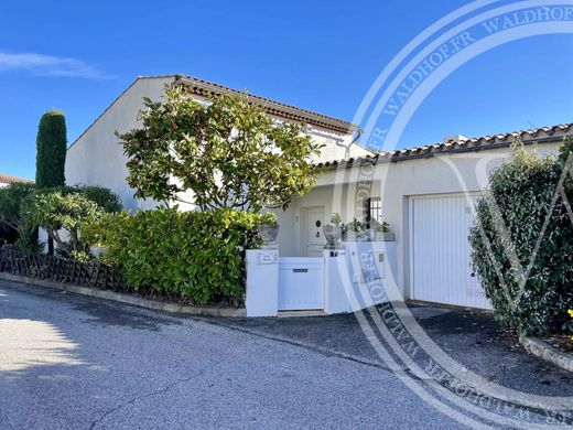 Villa in Villeneuve-Loubet, Alpes-Maritimes