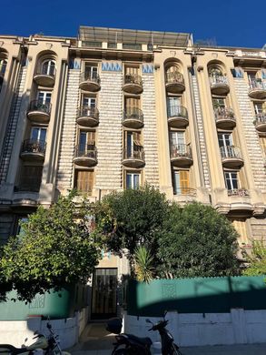 Apartment / Etagenwohnung in Nizza, Alpes-Maritimes