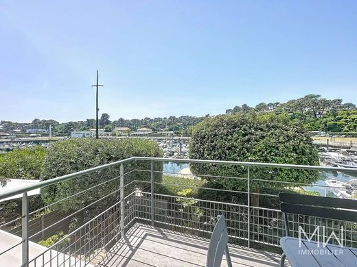 Apartment / Etagenwohnung in Lège-Cap-Ferret, Gironde